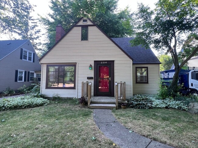 Recently Updated 2 Bedroom Home with Fence... - Recently Updated 2 Bedroom Home with Fence...