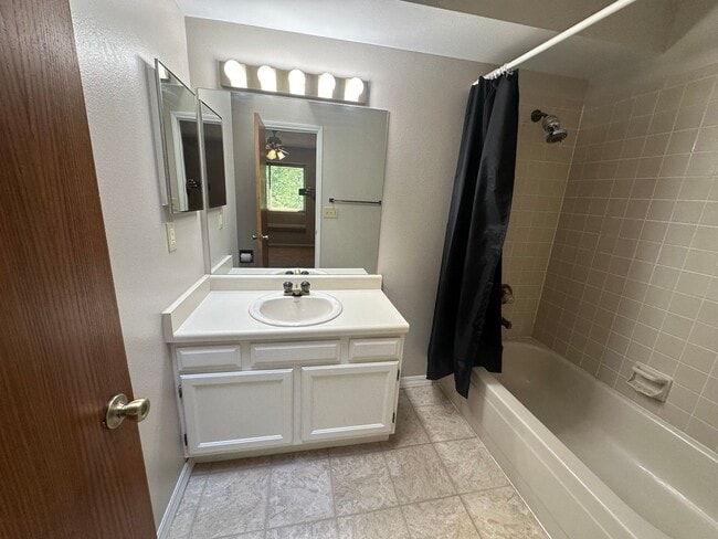 Photo - 2 Bed, 2 Bath Unit in Rockrimmon