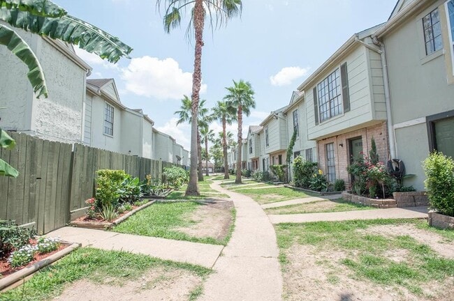 Building Photo - 12668 Windsor Village Dr Unit 2668