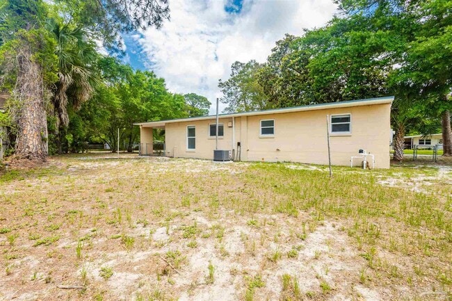 Photo - 22 Laurie Dr NE