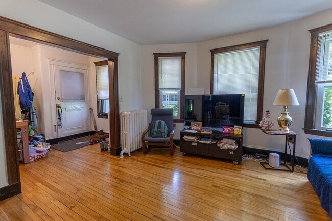 Photo - 92 Oak Ave Unit 1