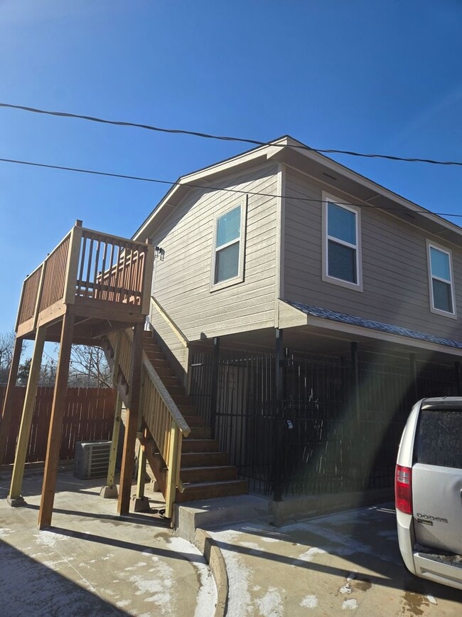 Building Photo - Charming 1 Bedroom Apartment