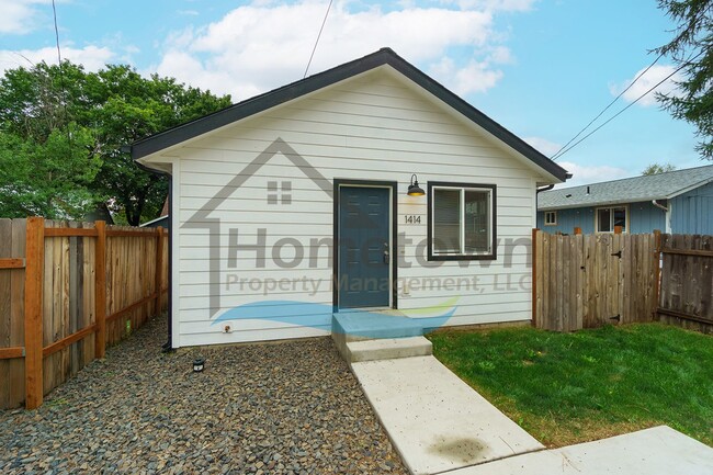 Building Photo - 2 Bedroom 1 Bath House Built in 2022 Avail...