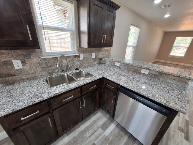 Photo - 2111 S Connor Ave