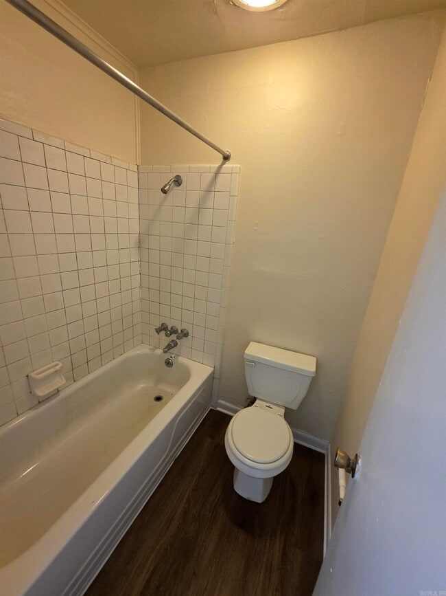 Building Photo - 123 N Polk St Unit 11 Rental