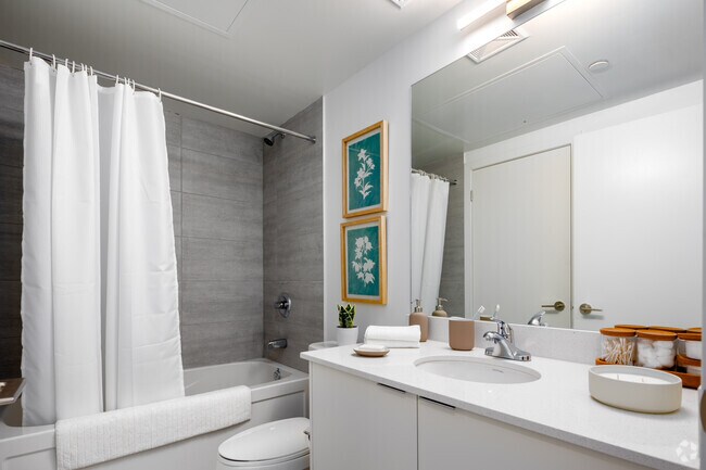 1 BR, 1 BA - 523 SF - LNX Residences