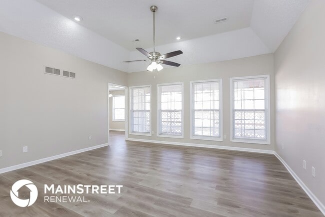 Photo - 204 W 24th St