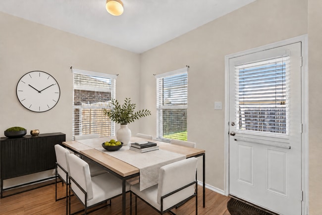 Photo - 1702 Wild Rye Cir
