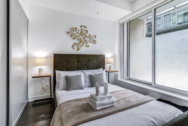 Photo - 150 Simcoe St Unité ID1366313P