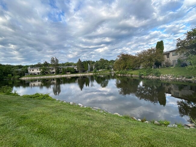 Building Photo - 779 Watersedge Dr