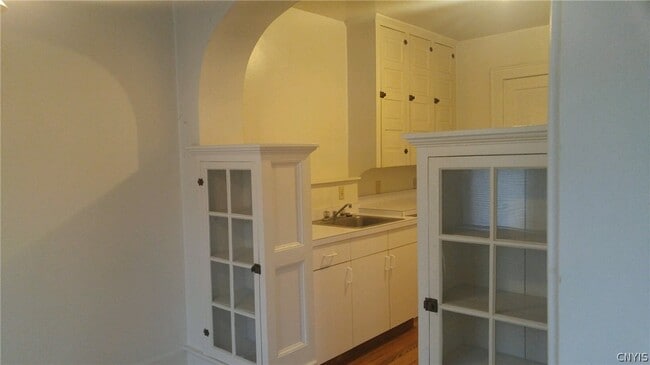 Photo - 2600 James St