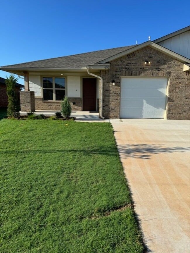 Building Photo - Brand New Duplex For Lease! 650 Juniper! Rental