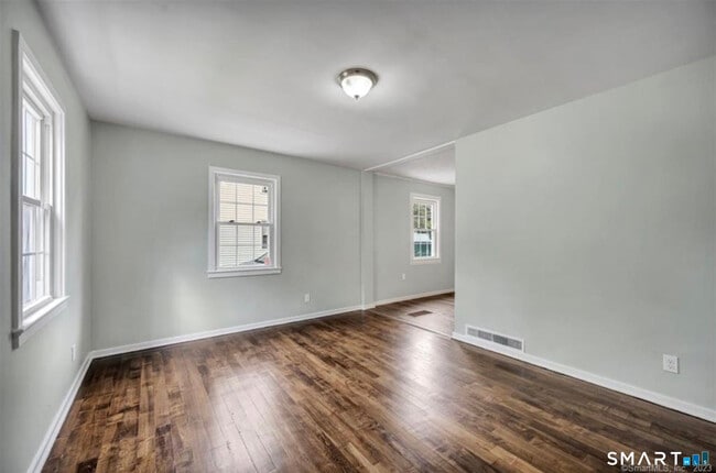 Photo - 607 Hartford Rd