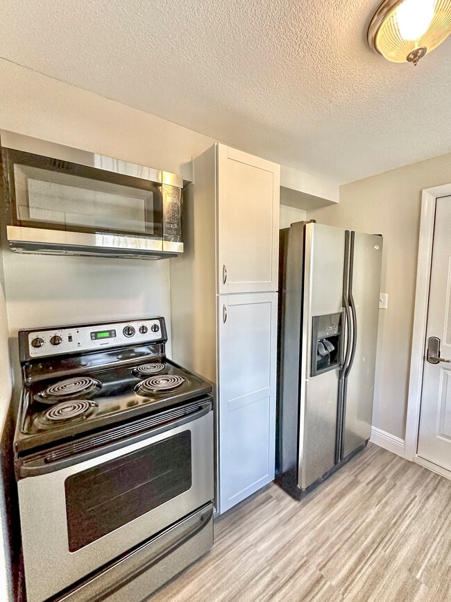 Photo - 4811 E Curtis St