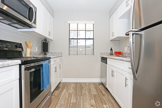 1BR, 1BA - Ultra Premium 720 SF