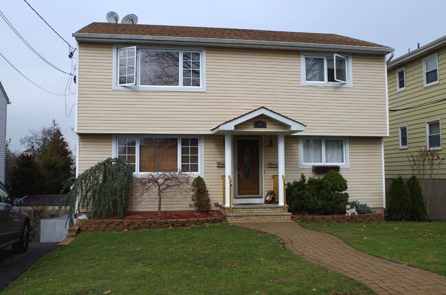 Building Photo - 44 Scoles Ave Unit 2 Rental