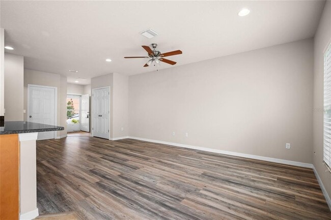 Photo - 1875 Sommarie Wy