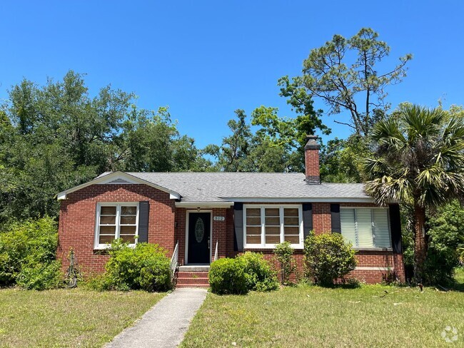 Building Photo - Charming 2 bedroom, 1 Bathroom Vintage Bri... Rental