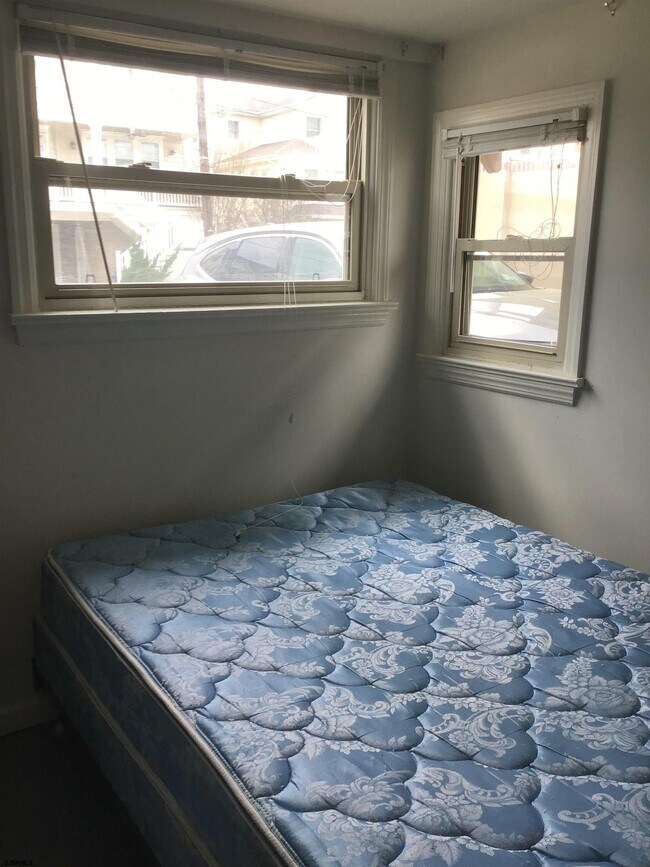 9317 Monmouth Ave Unidad D