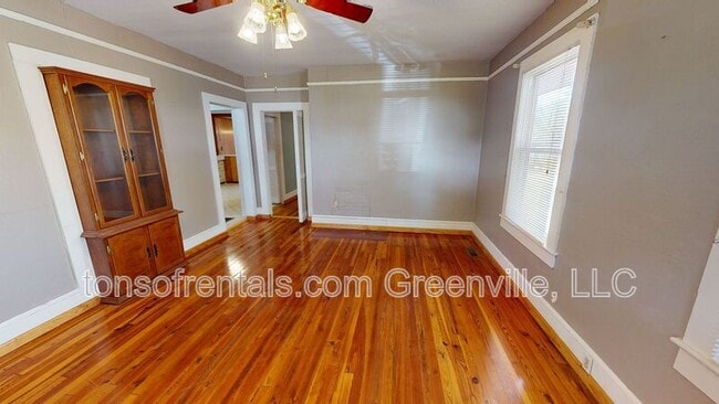 Photo - 14 Iselin St