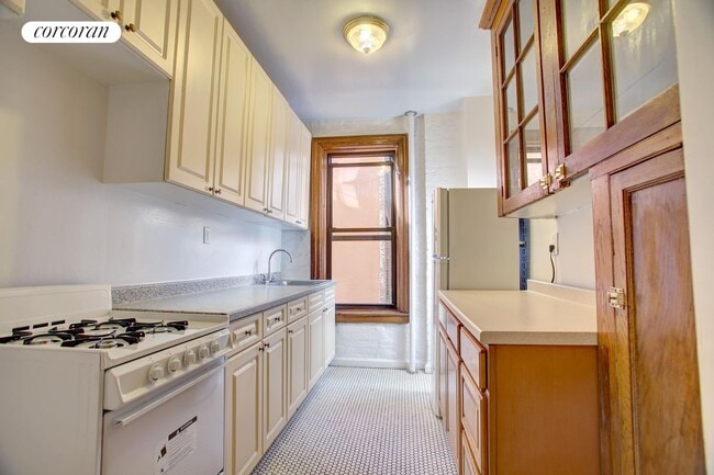 Photo - 511 W 169th St