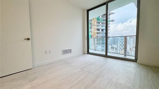 Photo - 77 SE 5th St Unidad 1903