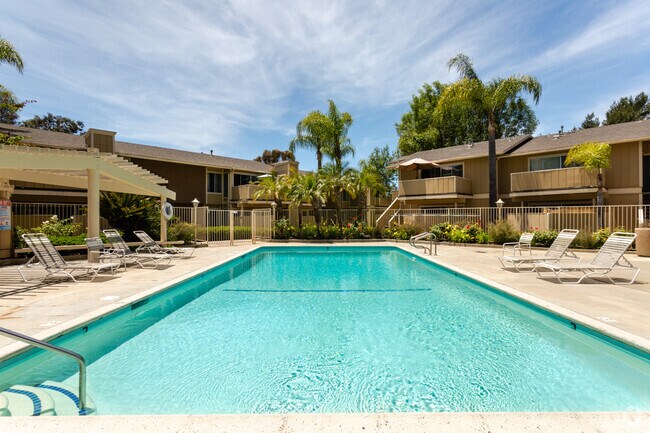 Aloma Apartments - Aloma Apartments
