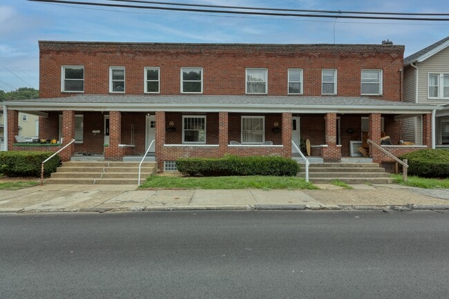 Building Photo - 66 Dewey St Rental