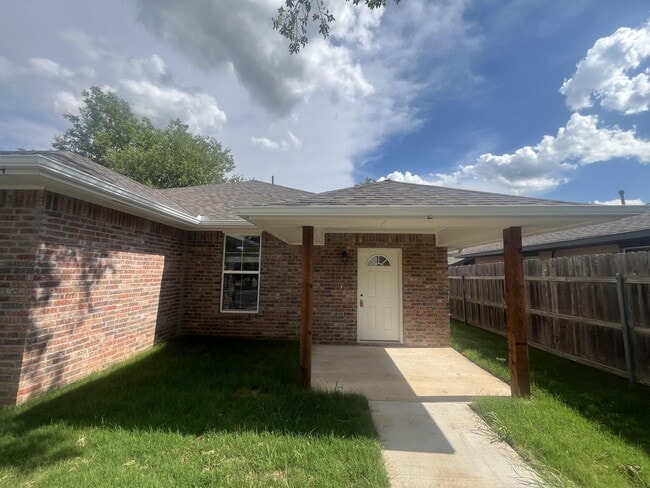 Photo - 1614 SW C Ave Casa