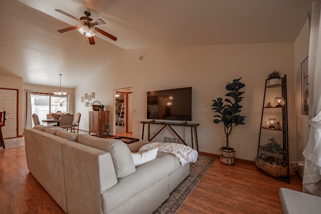 Photo - 807 Nebula St