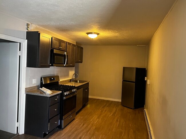 Building Photo - 2 Woodlawn St Unit 2S