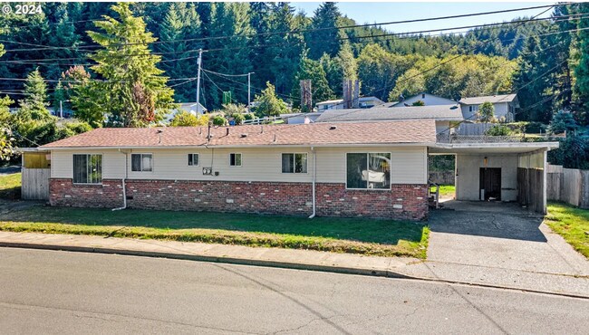 2460-2462 Bowman, Reedsport, OR, 97467