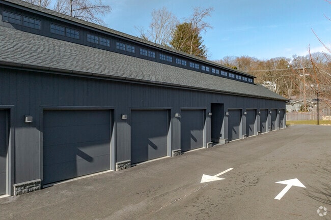 41 Richmondville Ave - The Mill