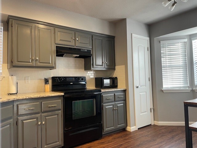 Photo - 2300 Oakwood Ave