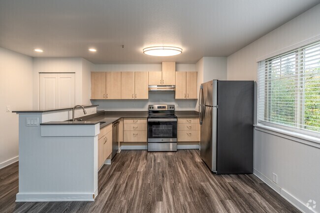 1BR, 1BA - 605SF - Kitchen - Lynwood Commons