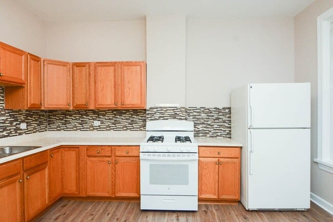 Photo - 2143 W Chicago Ave Unit 4
