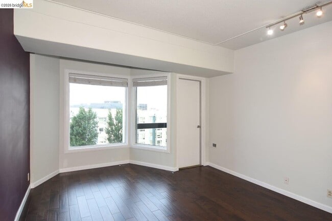 Photo - 6363 Christie Ave Unidad 602