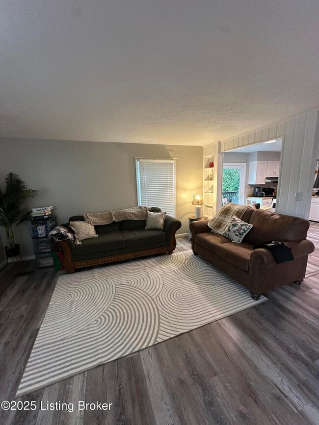 5209 Fisherman Ct