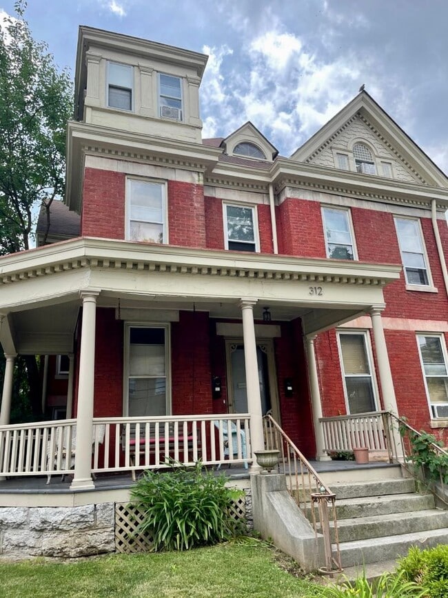 Building Photo - THREE 2 BEDROOM APARTMENTS IN THIS BUILDIN... Unit 2