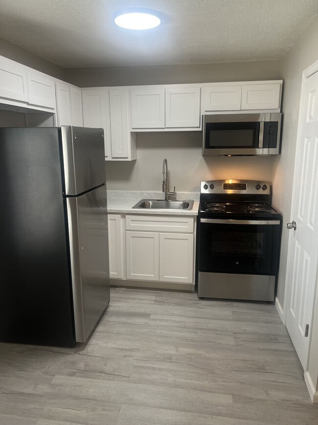 Photo - 201 Main St Apartments