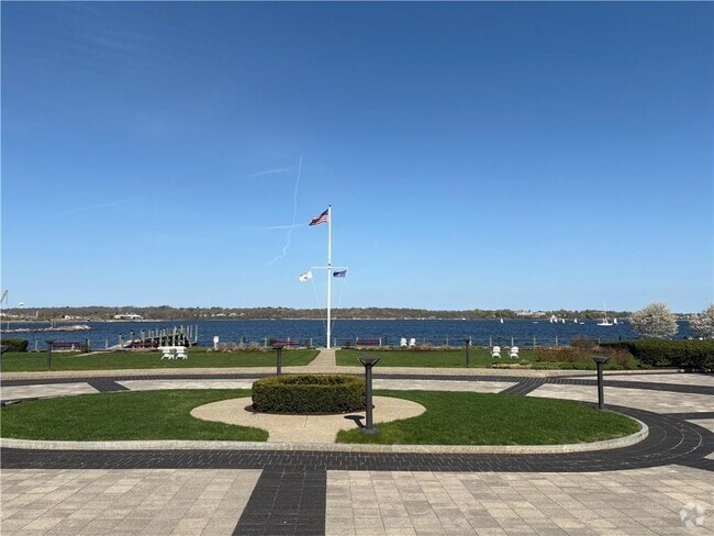 Building Photo - 1180 Narragansett Blvd Unit B3 Rental