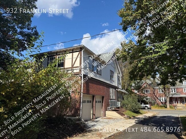Photo - 932 Franklin St