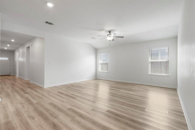 Photo - 121 Oakdale Meadows Ln