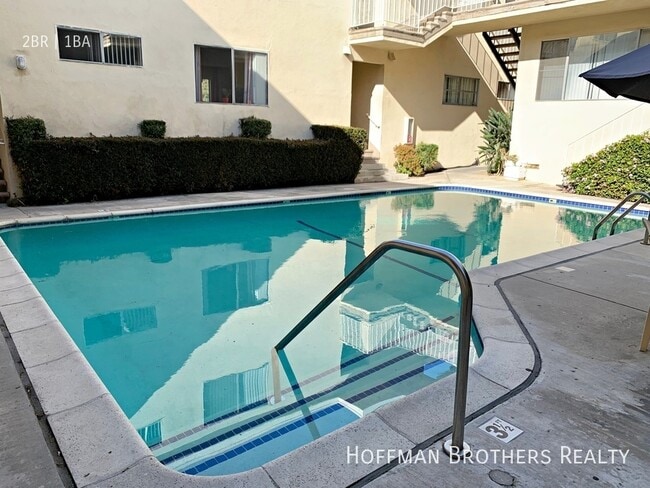 1521 E Windsor Rd Unit 2A