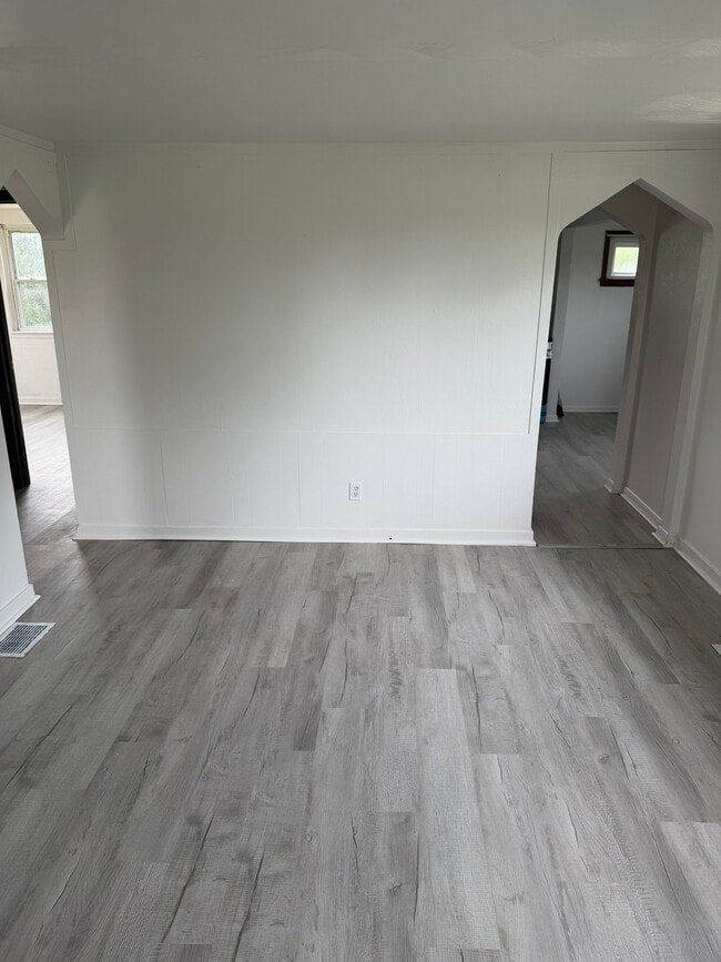 Photo - 1347 High Rd