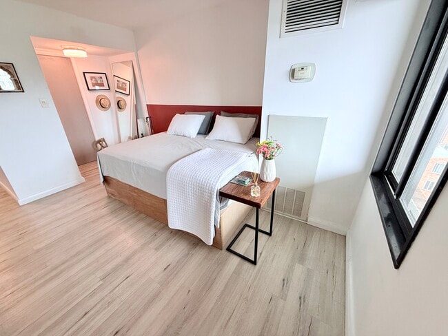 Photo - 1718 P St NW Unidad 912