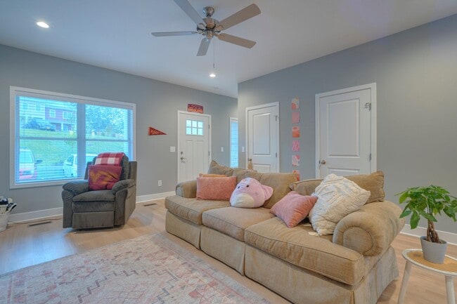 Photo - Spacious 4-Bedroom, 3-Story Townhome for Students