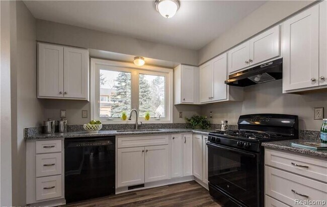 185 Fraser St