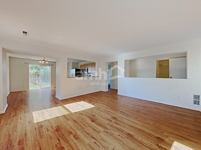 Photo - 853 Willow Dr