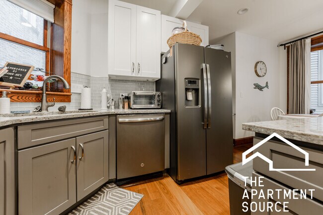 Photo - 1019 W Oakdale Ave Unidad 1